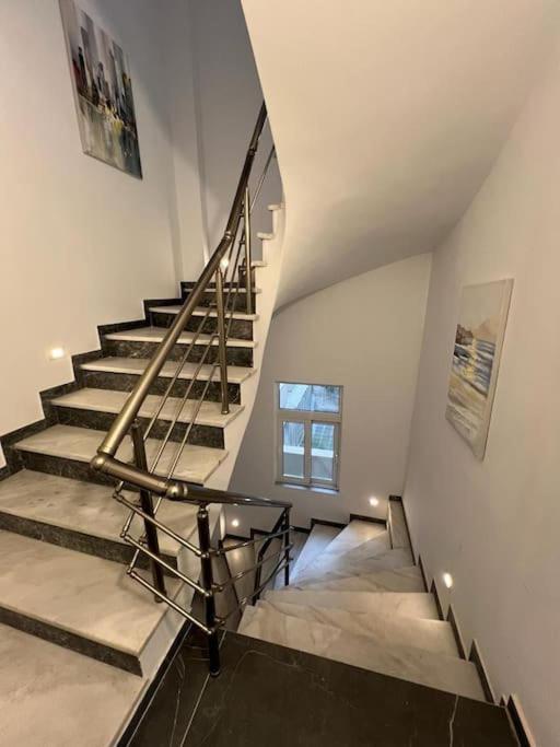 Cozy New Apartment Nearby Metro Athen Exterior foto